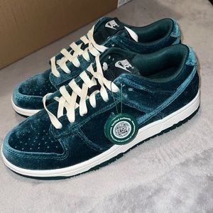 Nike dunk low velvet